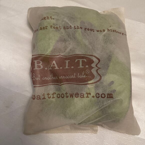 B.A.I.T. – “Robbie” Celery Green Vintage/Retro-Inspired T-Strap Shoes (Size 8.5) - Picture 6 of 6